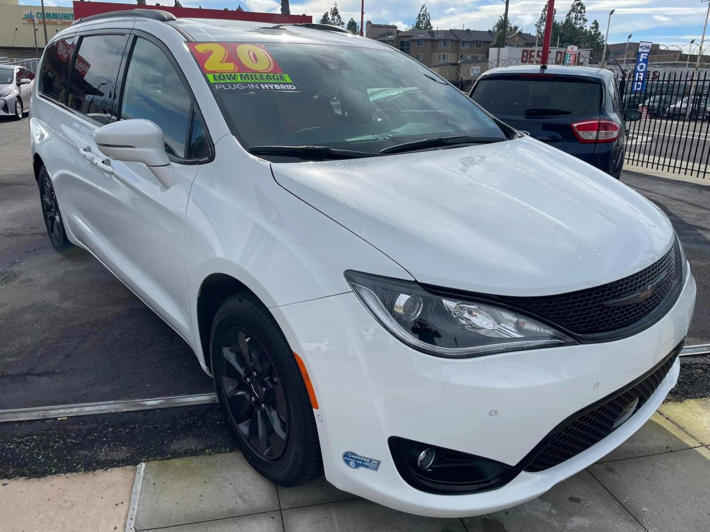 2020 WHITE /RED Chrysler Pacifica Hybrid Limited (2C4RC1N71LR) with an 3.6L V6 DOHC 24V HYBRID engine, CVT transmission, located at 744 E Miner Ave, Stockton, CA, 95202, (209) 944-5770, 37.956863, -121.282082 - PLUS TAXES AND FEES - Photo#0